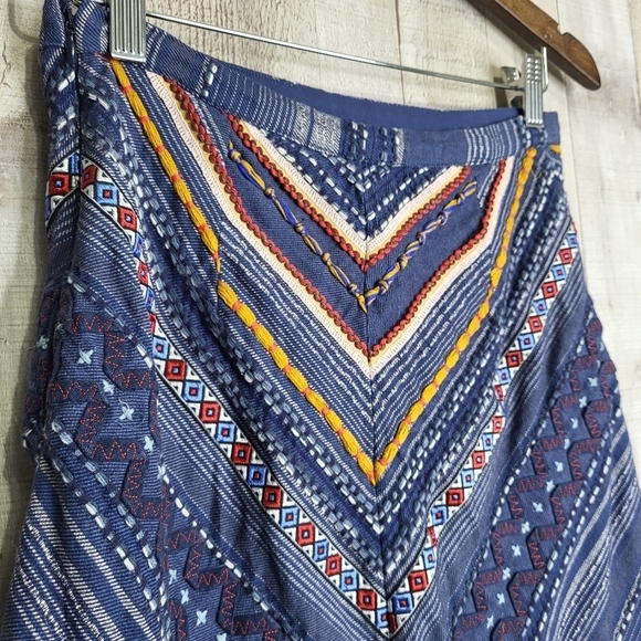 Maeve by Anthropologie Textured Skirt. Blue, Red, White. Size 4 - Picture 10 of 14